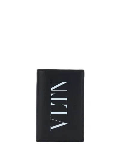 Valentino Garavani Card Holder Vltn Vitello Sky/print V In Nero/bianco