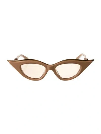 Pre-owned Valentino Cat-eye Tinted Sunglasses