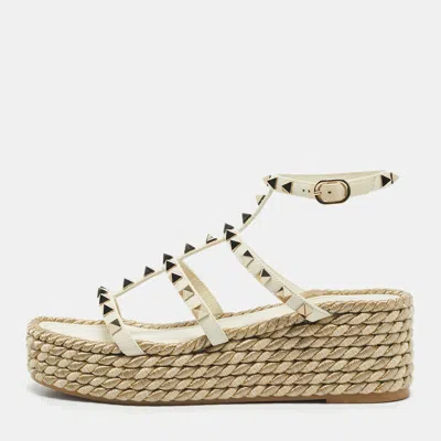 Pre-owned Valentino Garavani Cream Leather Rockstud Wedge Sandals Size 36 In White