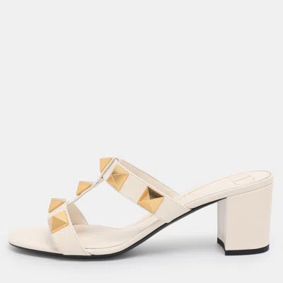 Pre-owned Valentino Garavani Cream Leather Roman Stud Block Heel Slides Sandals Size 41 In White
