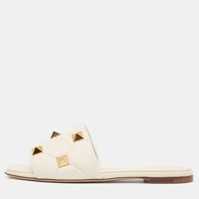 Pre-owned Valentino Garavani Cream Quilted Leather Roman Stud Flat Slides Size 41