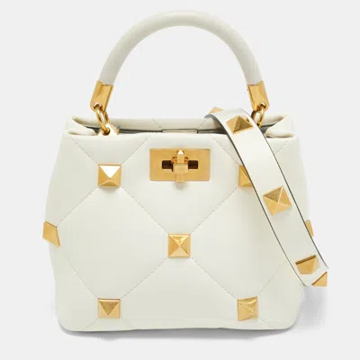 Pre-owned Valentino Garavani Cream Quilted Leather Small Roman Stud Top Handle Bag In White