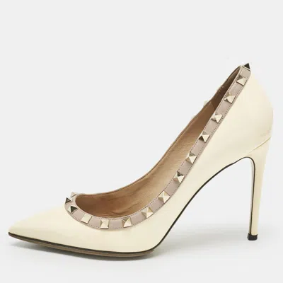 Pre-owned Valentino Garavani Cream/beige Patent Leather Rockstud Pointed Toe Pumps Size 39.5