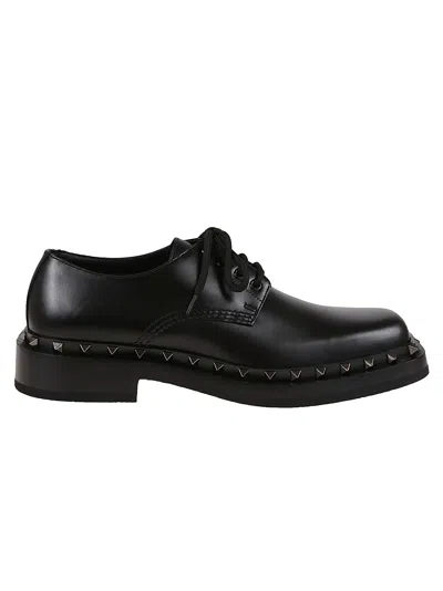Valentino Garavani Derby Rockstud In Black