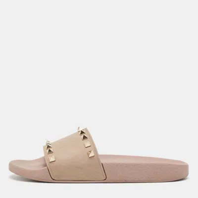 Pre-owned Valentino Garavani Dusty Pink Rubber Rockstud Slides Size 38