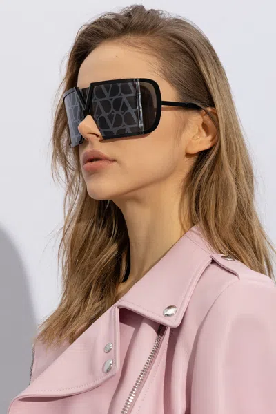 Valentino Eyewear Square Frame Sunglasses In Black