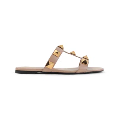 VALENTINO GARAVANI VALENTINO FLAT LEATHER SANDALS WITH PYRAMID-SHAPED STUDS