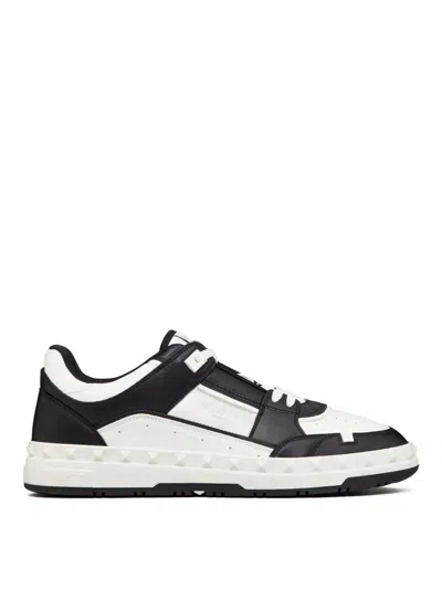 Valentino Garavani Low Top Sneaker "freedots" In Black