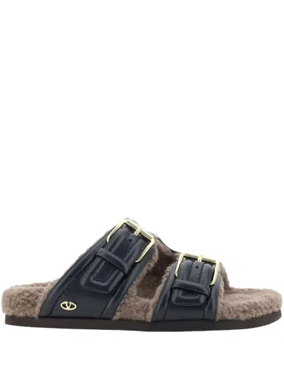 Valentino Garavani Faux Fur-trimmed Leather Sandals In Schwarz