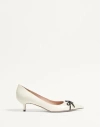 Valentino Bepointy 45 Bow-embellished Two-tone Leather Pumps In Ivory/black