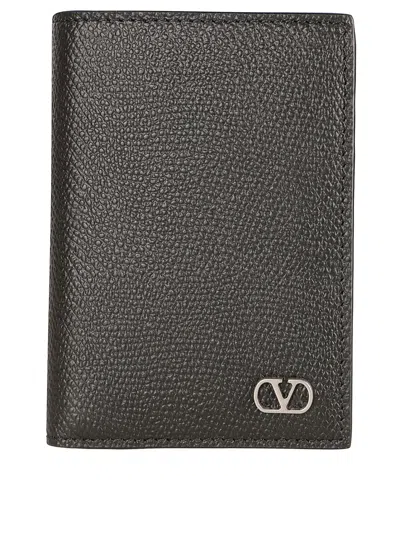 Valentino Garavani Black Grained Leather Credit Card Holder In Grey