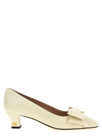 Valentino Garavani Bowow Pump In Neutral