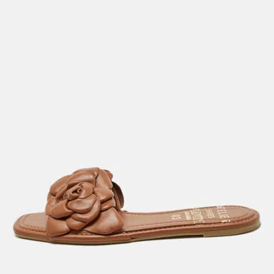 Pre-owned Valentino Garavani Garavani Brown Leather Atelier 03 Rose Edition Flat Slide Sandals Size 39.5