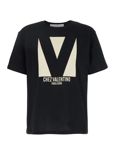 VALENTINO VALENTINO GARAVANI 'CHEZ' BLACK CREWNECK T-SHIRT WITH MAXI LOGO PRINT ON THE FRONT IN COTTON MAN