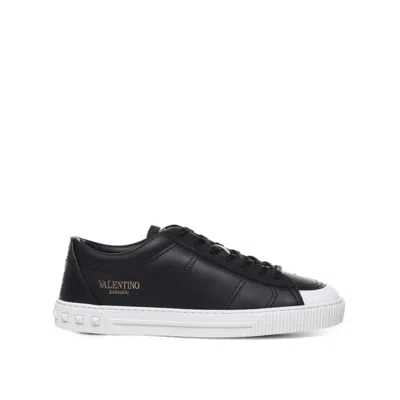 Valentino Garavani Garavani Cityplanet Leather Sneakers In Black