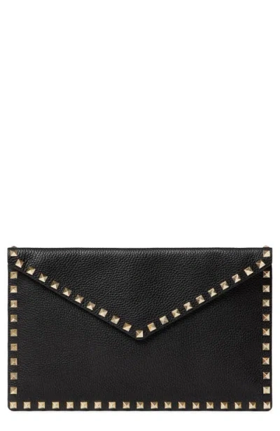 VALENTINO GARAVANI VALENTINO GARAVANI LARGE ROCKSTUD LEATHER ENVELOPE POUCH