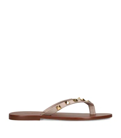 Valentino Garavani Leather Rockstud Flip Flops In Pink