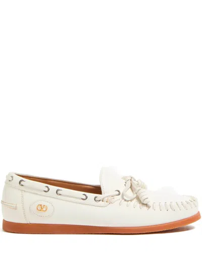 Valentino Garavani Leather Tassel Detail Flat Shoes For Men In White