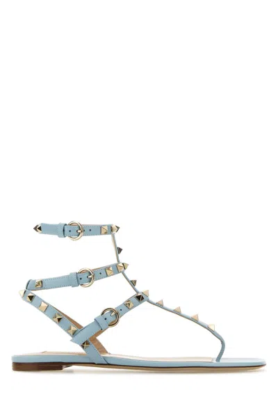 VALENTINO GARAVANI VALENTINO GARAVANI LIGHT BLUE LEATHER ROCKSTUD THONG SANDALS
