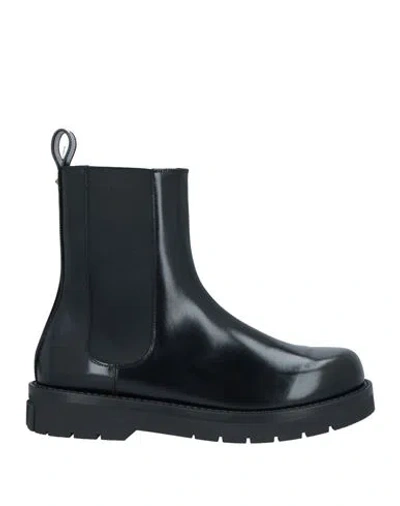 Valentino Garavani Rockstud Round Toe Boots In Black