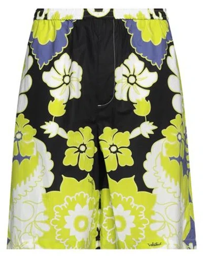 Valentino Garavani Man Shorts & Bermuda Shorts Lime Green Size 34 Linen