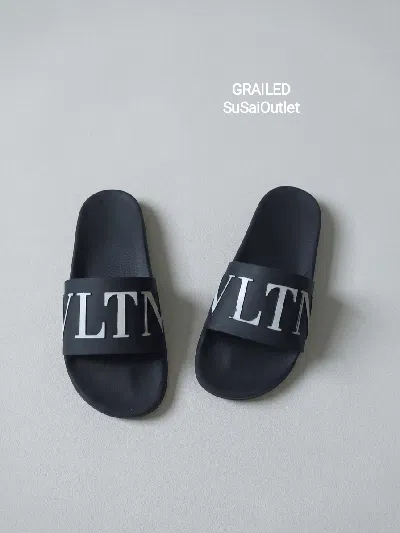 Pre-owned Valentino Garavani Garavani Men's Black White Vltn Logo Sandals (size 8)