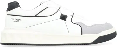 VALENTINO GARAVANI VALENTINO GARAVANI ONE STUD LOW-TOP SNEAKERS