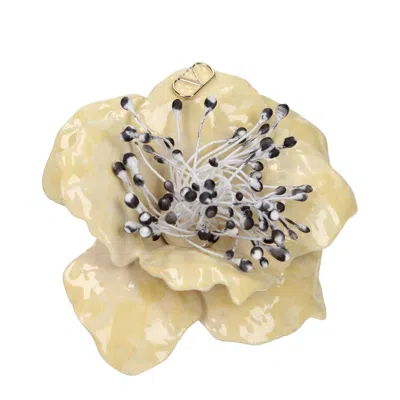 Valentino Garavani Resin Flower With Metallic Stamen Hair Clip In Gold