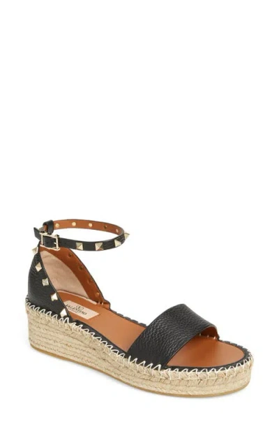 VALENTINO GARAVANI VALENTINO GARAVANI ROCKSTUD ESPADRILLE PLATFORM WEDGE SANDAL