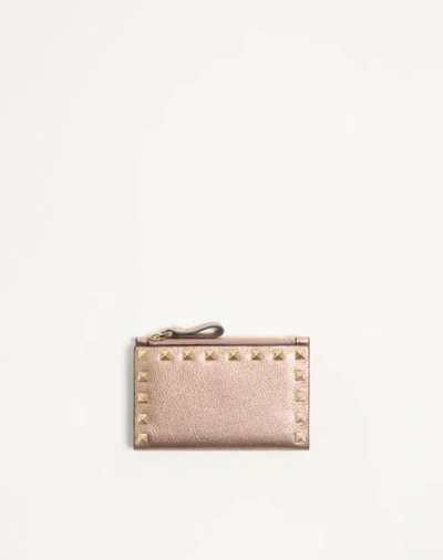 Valentino Garavani Rockstud Laminated Grainy Calfskin Card Holder With Zip Woman Rose Cannelle Uni In Brown