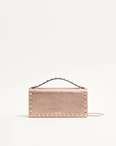 Valentino Garavani Rockstud Laminated Grainy Calfskin Wallet With Chain Woman Rose Cannelle Uni In Brown
