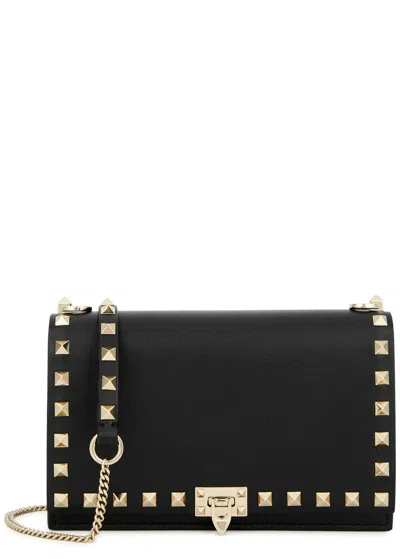 Valentino Garavani Rockstud Leather Pouch In Black