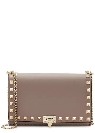 Valentino Garavani Rockstud Leather Pouch In Nude