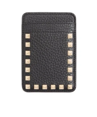 Valentino Garavani Rockstud Magnetic Cardholder In Grainy Calfskin In Black