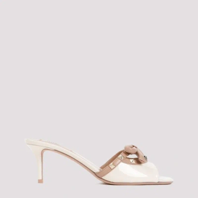 Valentino Garavani Rockstud Slides In C Light Ivory Rose Cannelle