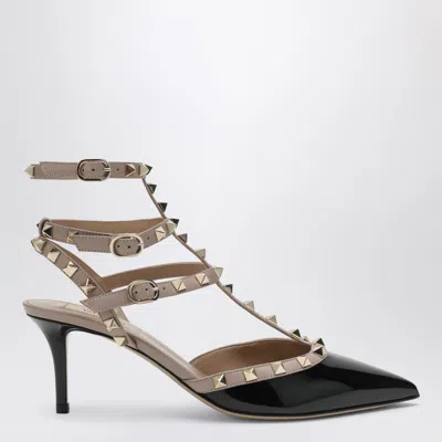 VALENTINO GARAVANI VALENTINO GARAVANI ROCKSTUD STRAP PUMPS IN PATENT LEATHER, BLACK/POWDER
