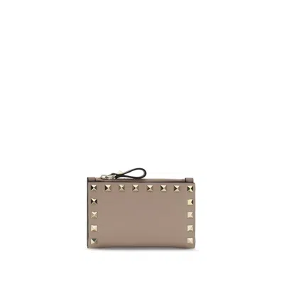 Valentino Garavani Rockstud Wallet In Beige