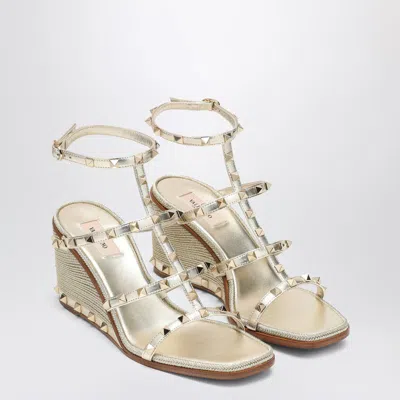 VALENTINO GARAVANI VALENTINO GARAVANI ROCKSTUD WEDGE SANDALS PLATINUM COLOR