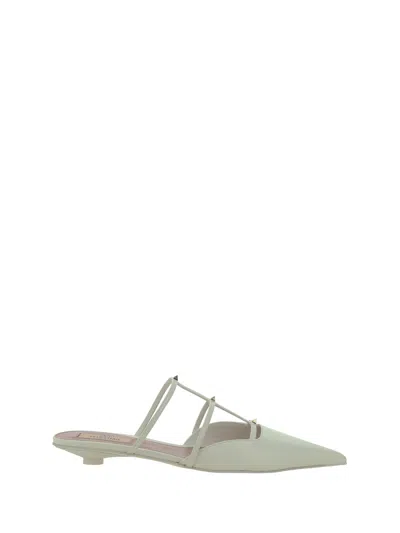 Valentino Garavani Rockstud Wispy Pumps In Ivory