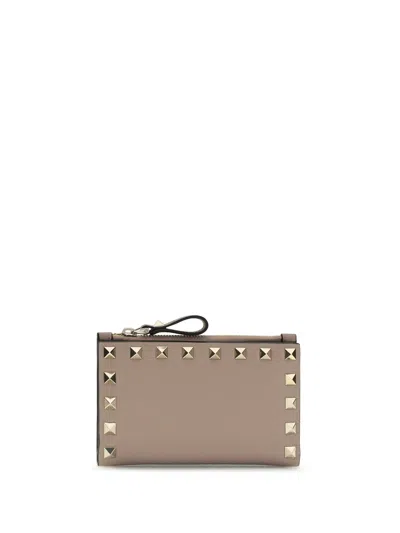 Valentino Garavani Rockstud Zip Wallet In Beige