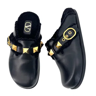 Pre-owned Valentino Garavani Roman Stud Shearling Lined Sabot Slip On Mules Slides 38 In Black