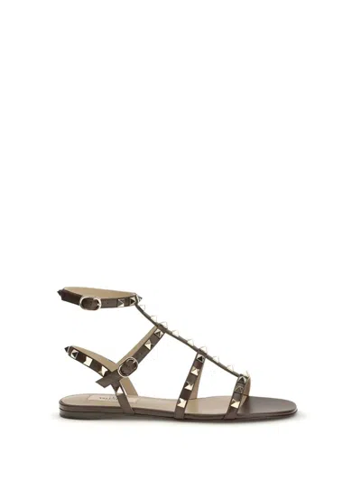 Valentino Garavani Rockstud Low Sandal Scarpe Basse Brown In Black