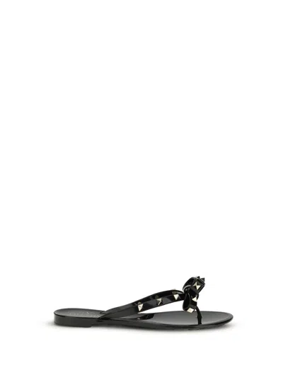 Valentino Garavani The Rockstud Rubber Flip Flops In Black