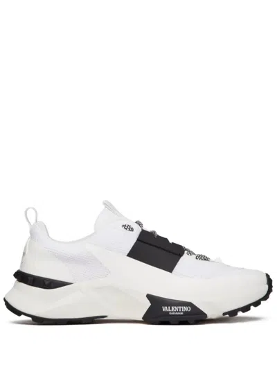 Valentino Garavani Sneakers In Bianco-nero/bianco