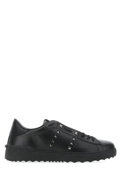 Valentino Garavani Sneakers In Black