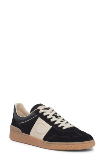 VALENTINO GARAVANI VALENTINO GARAVANI UPVILLAGE LOW TOP SNEAKER