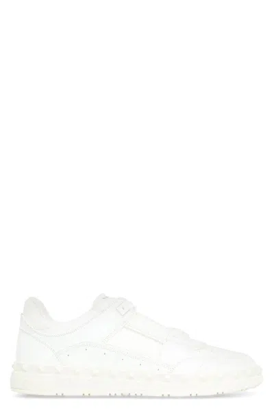 VALENTINO GARAVANI VALENTINO GARAVANI FREEDOTS LEATHER LOW-TOP SNEAKERS
