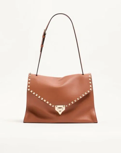Valentino Garavani Rockstud Maxxing Medium Shoulder Bag In Smooth Calfskin Woman  In Hazelnut