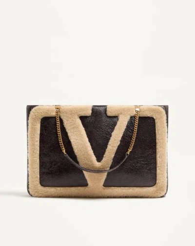 VALENTINO GARAVANI VALENTINO GARAVANI VALENTINO GARAVANI VIVA SUPERSTAR MEDIUM SHOPPING BAG IN SHEARLING. WOMAN BROWN/B