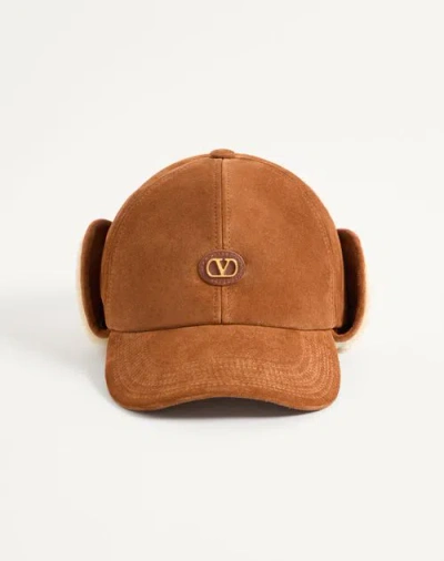 Valentino Garavani Vlogo Signature Baseball Cap In Suede And Sheepskin In Brown